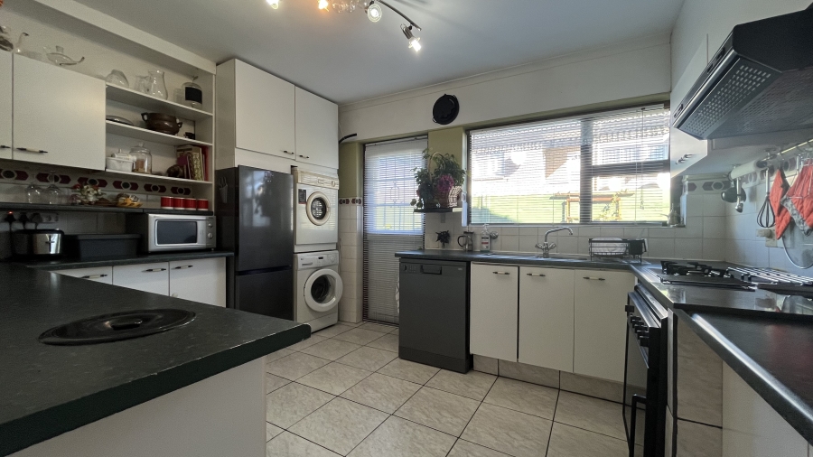 3 Bedroom Property for Sale in Table View Western Cape